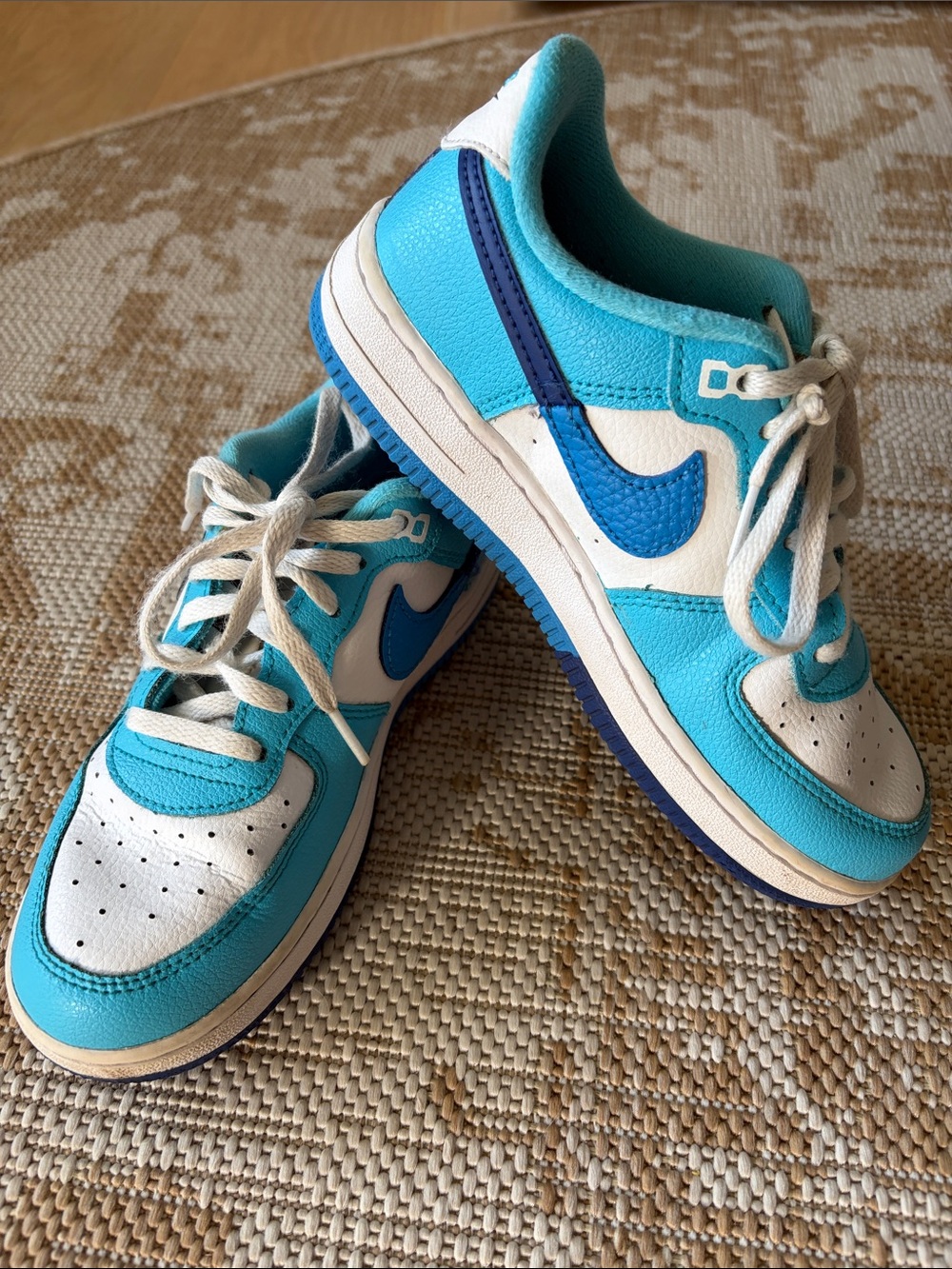 Nike Dunks Kids Turquoise and White Low-Top Sneakers size 3Y